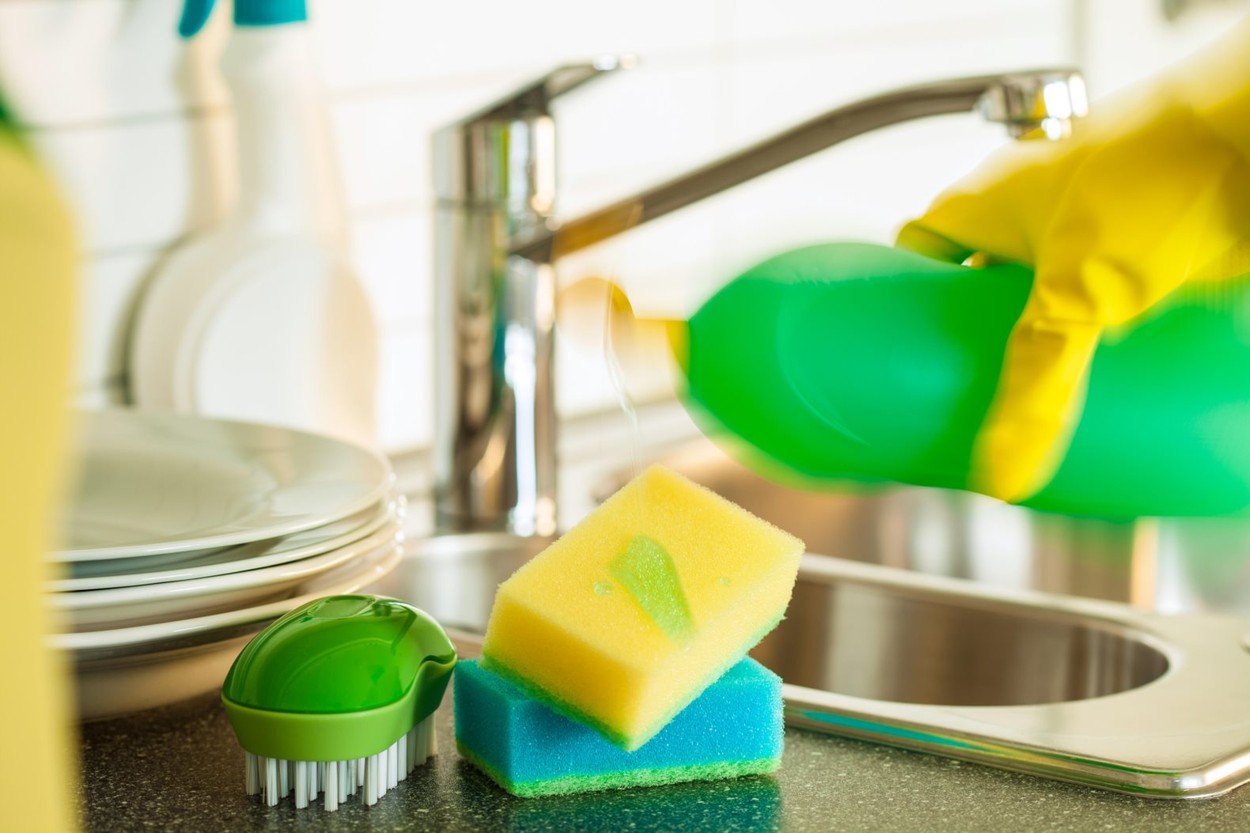 kako očistiti gobico za pranje posode