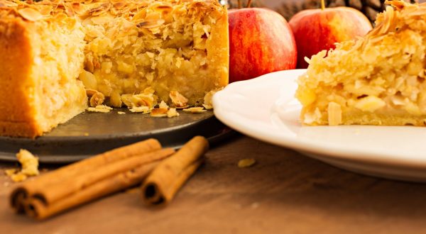 torta iz jabolk in kruha