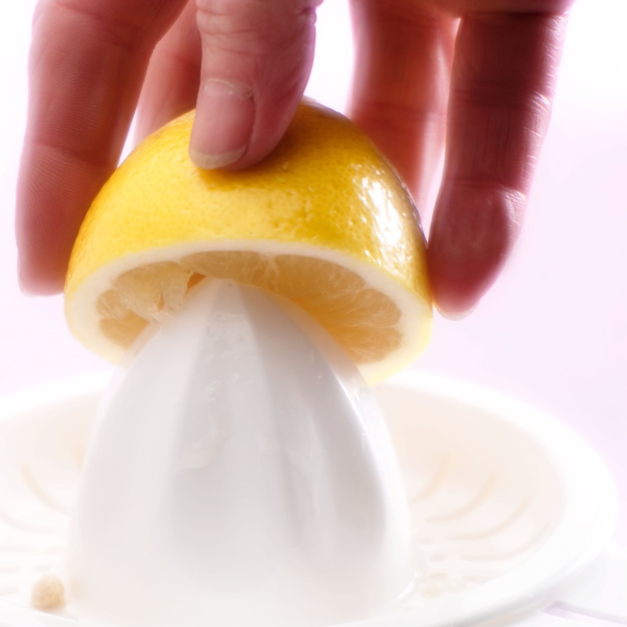 kako pravilno stisniti limono