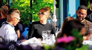 jennifer lopez zadnjica pajkice
