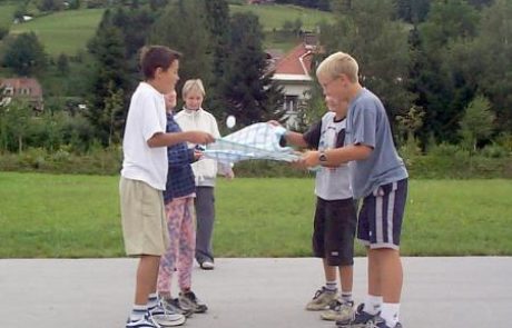 Šolska ministrica v poslanici učencem in zaposlenim zaželela brezskrbne in prijetne počitnice