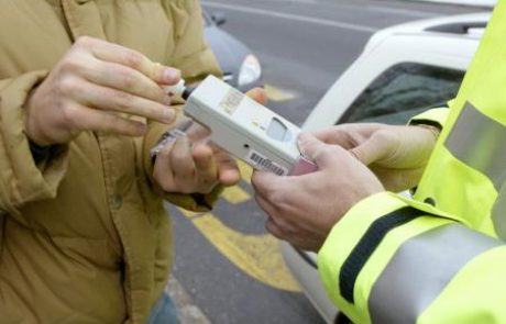 Kljub policijski akciji vozniki divjali in napihali. Kar 2,5 promila!