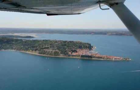 Hrvaški policisti v Piranskem zalivu izvedli agresiven manever