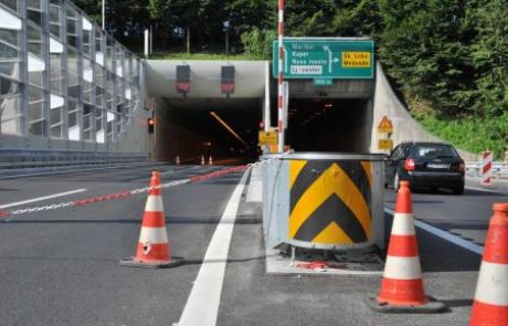 V predoru Šentvid je voznik vozil vzvratno, zato so predor zaprli