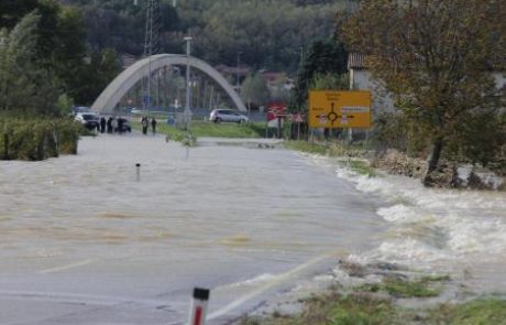 Obilne padavine ogrožajo stanovanjske objekte