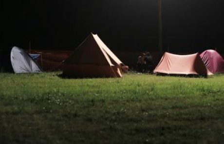 V kampu blizu Zadra drevo poškodovala otroka iz Slovenije