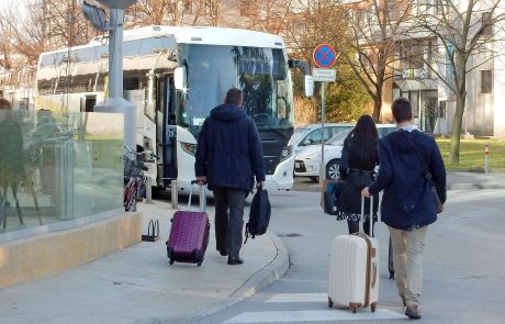 Uvajajo ljudi, ki bodo prevzeli njihovo službo