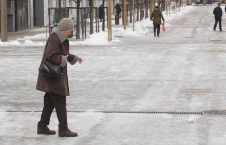 Pločniki v Mariboru še zamrznjeni in spolzki