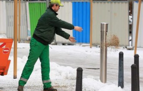 Na cestah led in sneg, vzdrževalci pa: novi pravilnik nima nič s tem