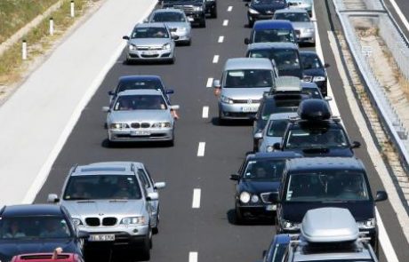 Na štajerski avtocesti pred Domžalami v smeri Ljubljane več prometnih nesreč