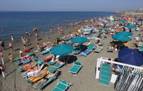 (VIDEO) Apokaliptično: V tornadu na plaži blizu Rima 10 poškodovanih