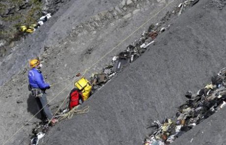 Dve leti od strmoglavljenja letala sorodniki žrtev tožijo Germanwings in Lufthanso