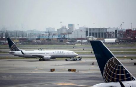 Močna turbulenca poškodovala 12 potnikov na ameriškem letalu