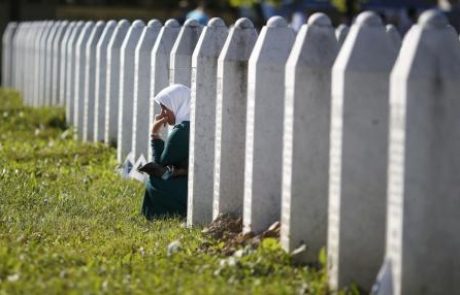 Opozicija v Srbiji za priznanje genocida v Srebrenici