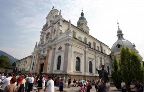 Verni danes praznujejo Marijino vnebovzetje