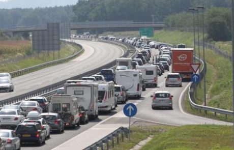 Na cestah proti morju in Bledu zastoji