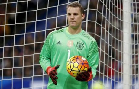 Neuer pri Bayernu do leta 2021