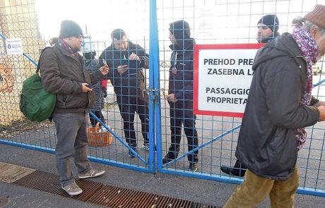 Argo začasno odprl vrata, uporabniki odnašajo svojo lastnino (video)