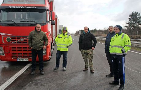 Cisterna že ustavljala, potem pa trčila in zagorela