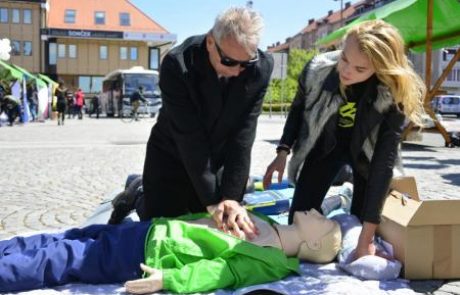 Mladi medicinci oživljajo, osveščajo …