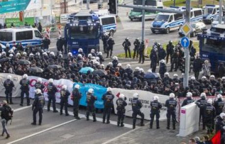 Nemška policija pred kongresom AfD aretirala 400 protestnikov