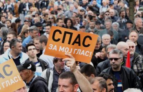 Srbija po volitvah: opozicija na protestu