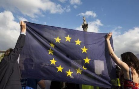 Razgreto in čustveno zadnje soočenje pred referendumom o brexit