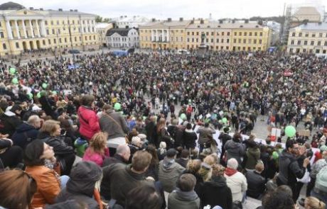 FOTO: Več tisoč Fincev na demonstracijah proti rasizmu in nasilju