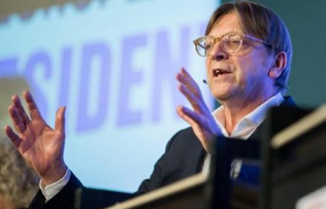 Verhofstadt odstopil od kandidature za predsednika Evropskega parlamenta