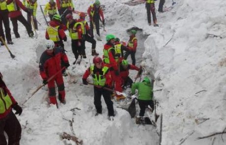 Brez znakov življenja četrti dan reševanja zasutega italijanskega hotela