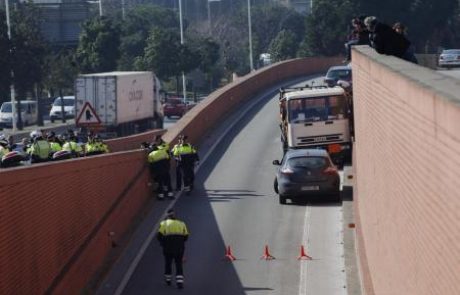 V Barceloni moški divjal s tovornjakom, polnim plinskih jeklenk