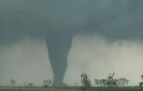 [VIDEO] Tako je tornado zravnal kavarno Starbucks