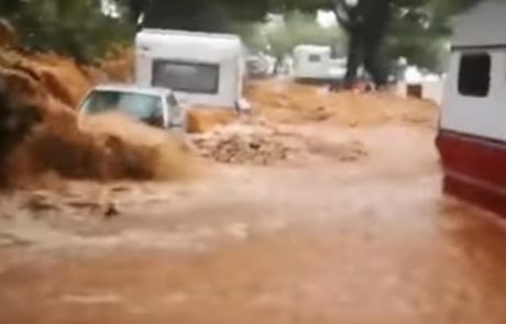 Padlo več dežja kot na Floridi, dramatični posnetki z zraka