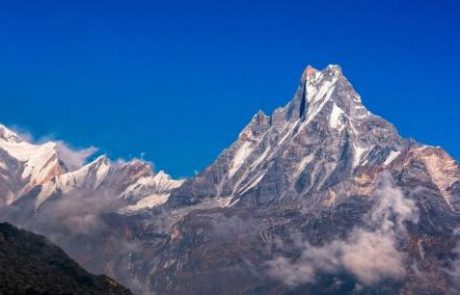 Mogočni Mount Everest v štirih dneh terjal najmanj štiri žrtve