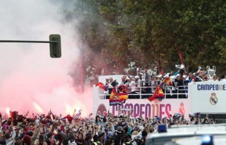 [FOTO in VIDEO] Slavje Reala se je začelo v slačilnici v Milanu in nadaljevalo na ulicah Madrida!