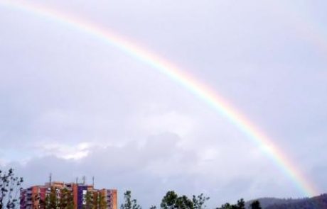 Kljub opozorilom mirna noč, konec tedna sprva sončno, potem znova oblaki