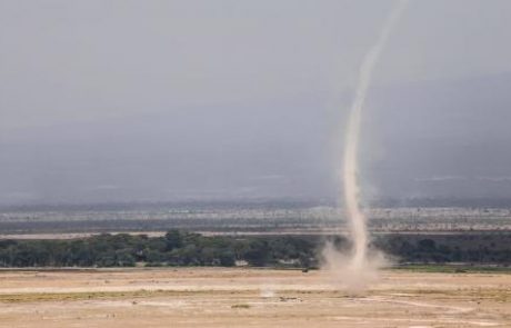 [VIDEO] Tako izgleda, ko tornado sredi noči uniči transformator