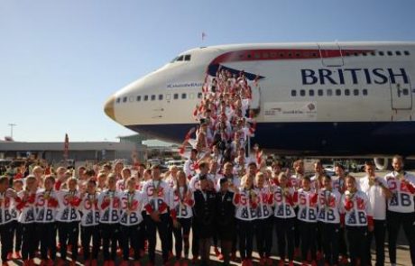 [VIDEO] Ko na Heathrowu pristane za 45 kilogramov olimpijskih medalj