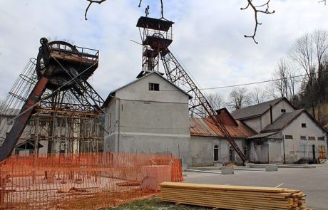 Mladi razočarani stiskajo zobe