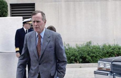 George Bush starejši bo podprl Clintonovo