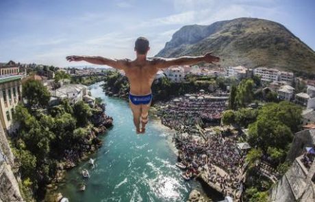 [FOTO in VIDEO] Navratil novi kralj skokov s Starega mostu v Neretvo