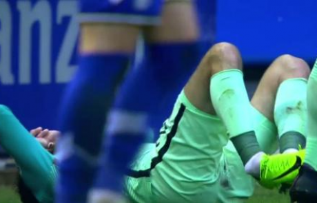 [VIDEO] Brutalen zlom noge vezista Barcelone
