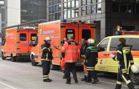 [FOTO] V Hamburgu evakuirali letališče, več potnikov potožilo zaradi težav z dihanjem