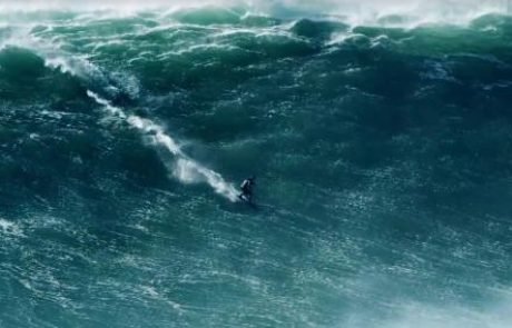 [VIDEO] Drzni deskarji jezdili strašljive oceanske valove