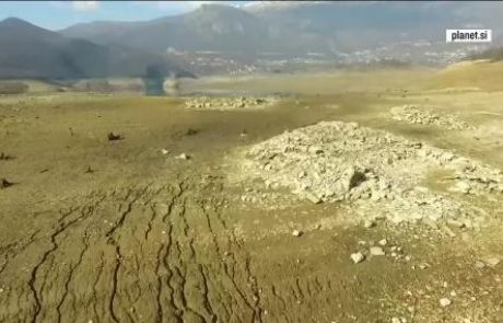 [VIDEO] Potem ko so izkoristili zaloge vode, je jezero v BiH skoraj povsem presahnilo