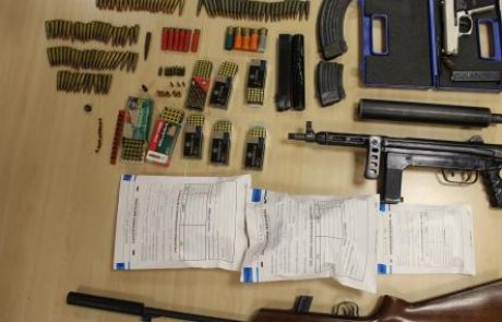 38-letniku iz Murske Sobote zasegli več kosov orožja, streliva in kilogram droge
