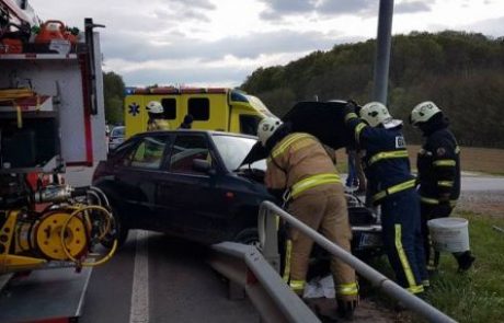 V hudi nesreči dva poškodovana, cesta do Lovrenca na Pohorju zaprta