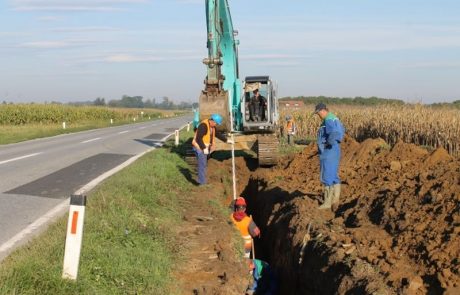 Imajo nov vodovod, a jim vodo vozijo s cisternami