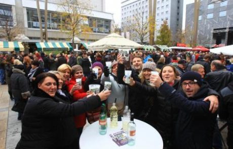 FOTO in VIDEO: Prešerno na trgu Leona Štuklja