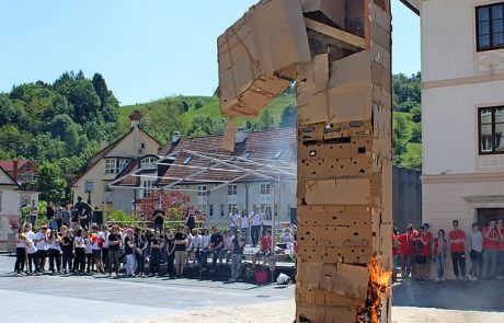 Kako naprej v mladim neprijazni Idriji?